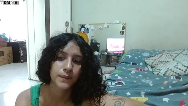 AlinaWoolf_ live cam on StripChat