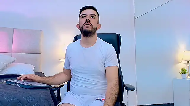 NicoSaint_ live cam on StripChat