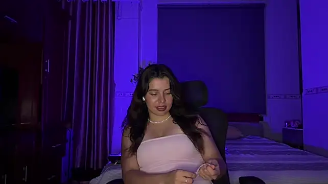 KayleneLoukanis live cam on StripChat