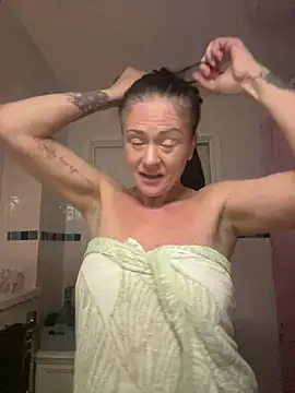 laurataylor13 live cam on StripChat