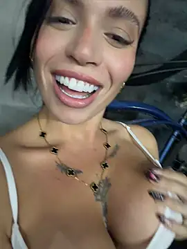 Rafaellaz live cam on StripChat