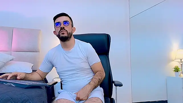 NicoSaint_ live cam on StripChat