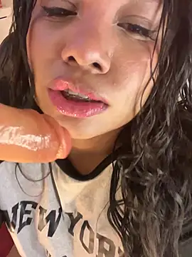Rashell1_Queen live cam on StripChat
