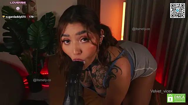 Melaniee_love webcam