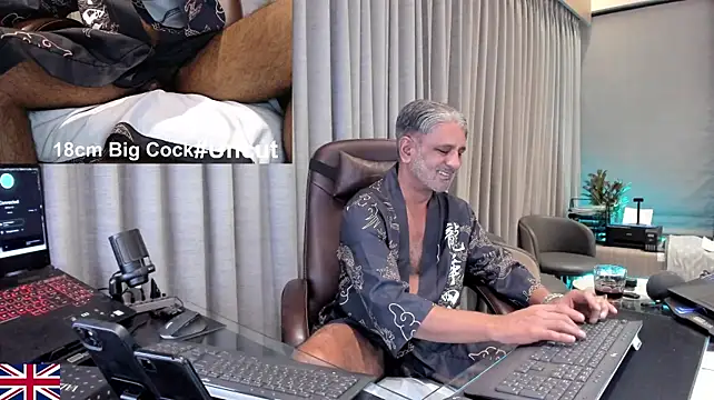 OnlineBossUK on Stripchat
