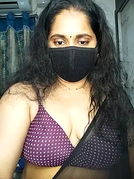doly_thebubbly (F young) - Boobs oil massage in public..