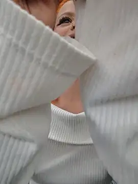 cataleya_16 (F young) - Off shirt in public bar 🥵