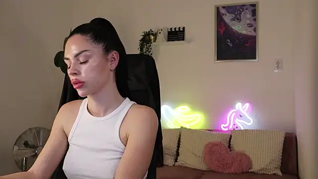 TatianaXoxo1 live cam on StripChat