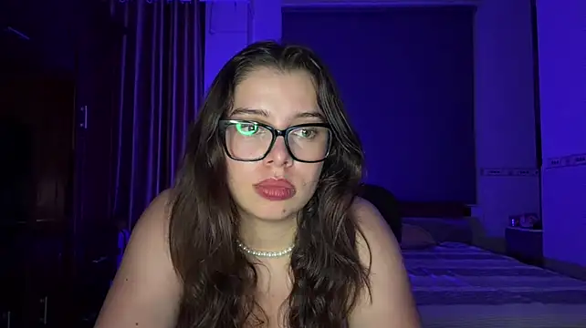 KayleneLoukanis live cam on StripChat