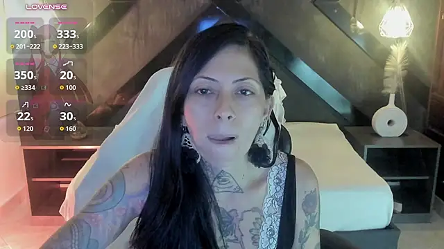 dark_gotica live cam on StripChat