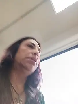 _kamy_hot (Ask my age) - Boobs out in public 🤫 coworker
