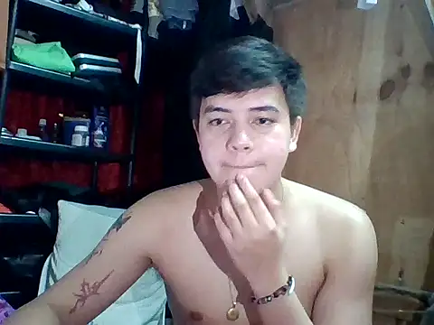 YourCutieBoy_Bigcum14 live cam on StripChat