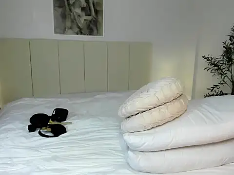 scarlet_hunter37 (T teen) - Thirsty? come let me feed you xxxx