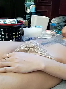 queensoreal (Ask my age) - Save me,my heart is heavy.make me cum💦