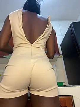 karly_titis