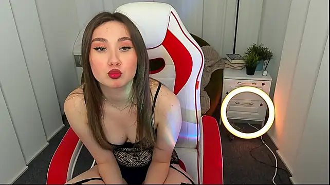 Julia_Logan