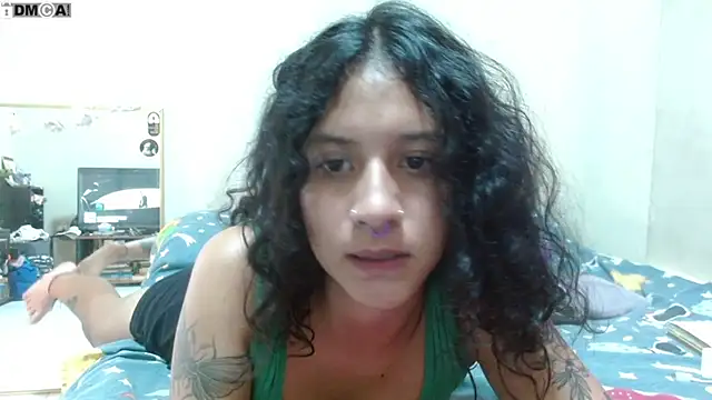 AlinaWoolf_ live cam on StripChat