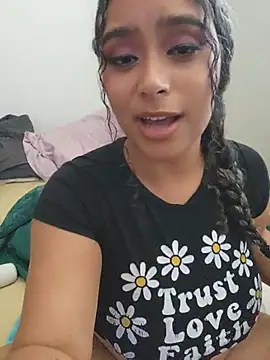 cinnaminnie live cam on StripChat