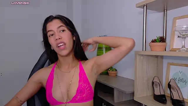 EmmiShery live cam on StripChat