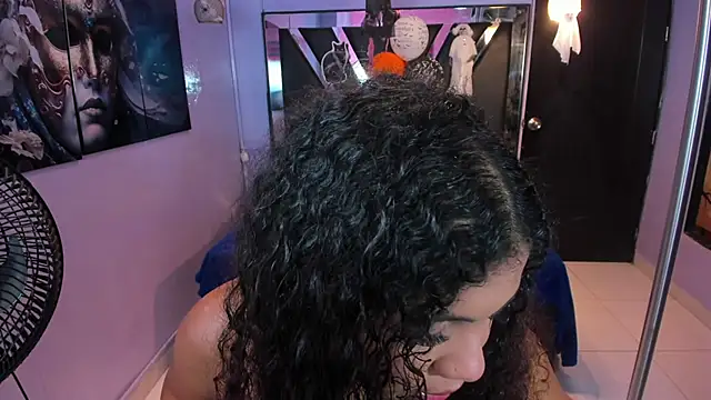 Helen_Ebony live cam on StripChat