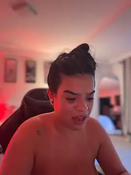 JuanitaMore01 live cam on StripChat