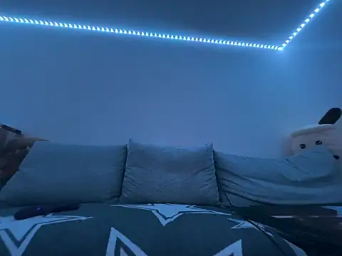Lilly_love69 live cam on StripChat