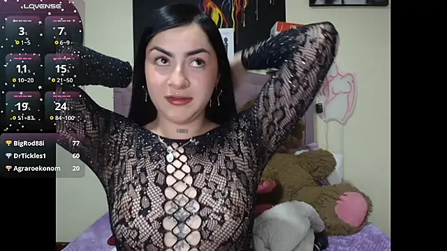 Emmie_Hot live cam on StripChat