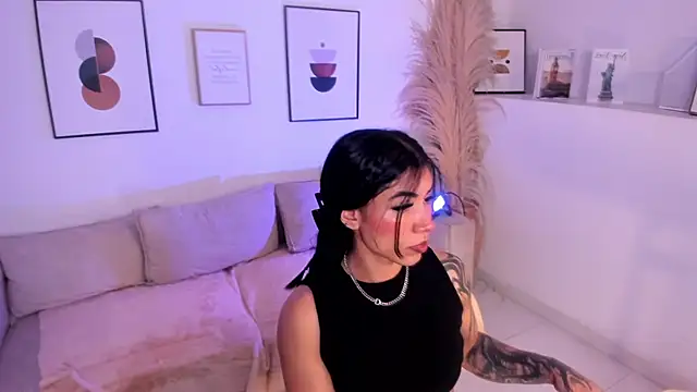 dolly_raven Momentaufnahme des Live-Raums auf Stripchat