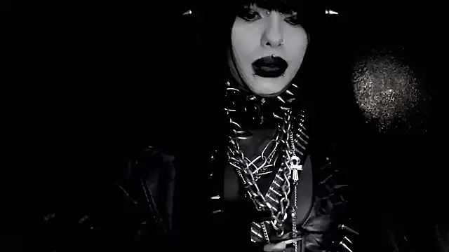 XXIOUX live cam on StripChat
