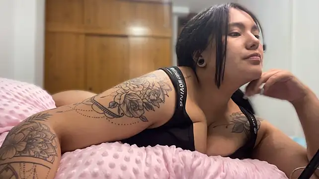 -Mellani- live cam on StripChat