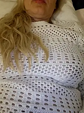 Alaska-perla live cam on StripChat