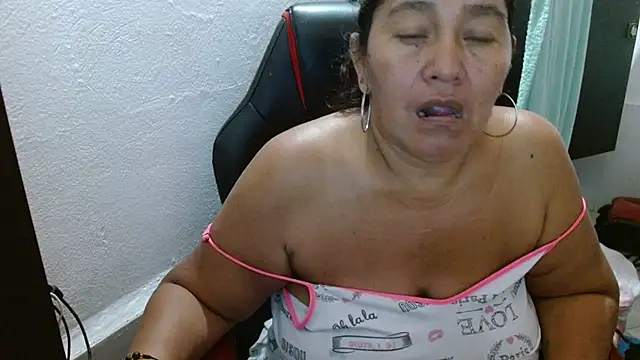 katia_mature live cam on StripChat