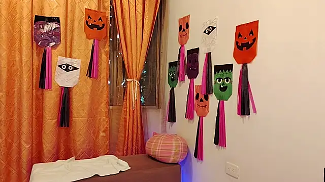 Bella_Exhibition live cam on StripChat