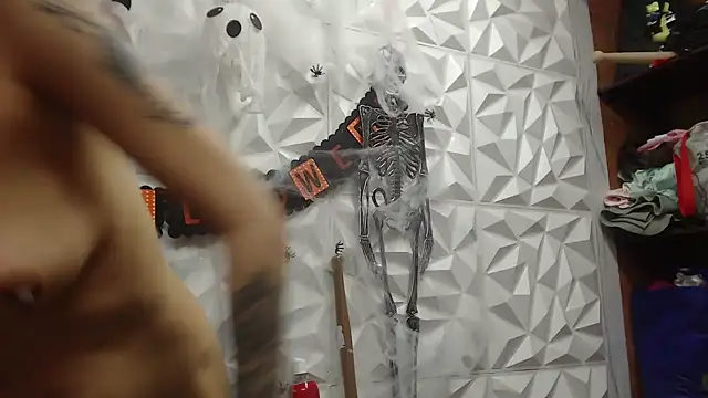 Cherryceren live cam on StripChat