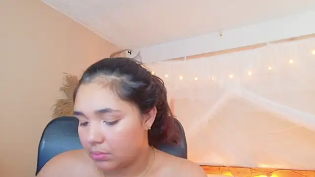 Miadancing live cam on StripChat