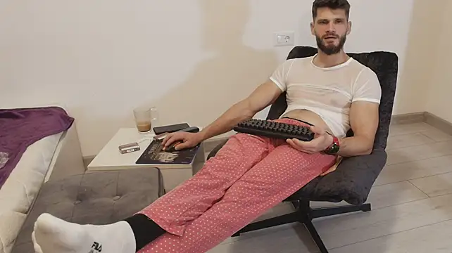 maurotwin (Ask my age) - huge cum on my chest
