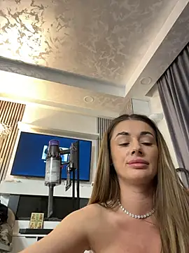 IsabellaEtthan Live Webcam on Stripchat