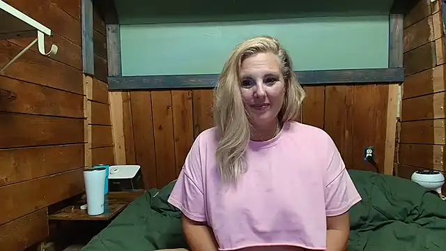 lisaxlovexxx live cam on StripChat