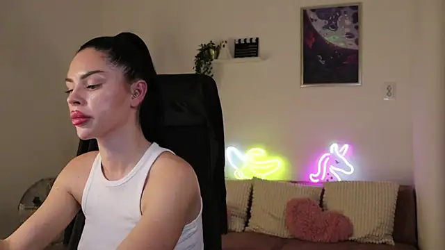 TatianaXoxo1 live cam on StripChat