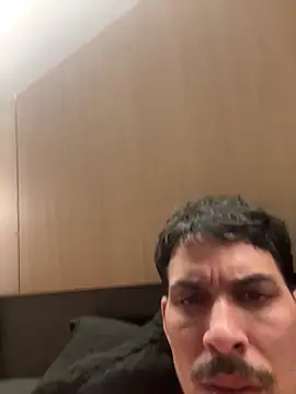 Latino_White_21 webcam