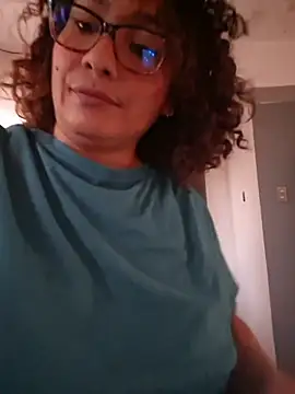 JuliRamirez live cam on StripChat