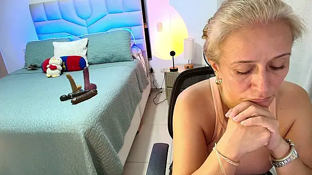 Naty_Stone live cam on StripChat