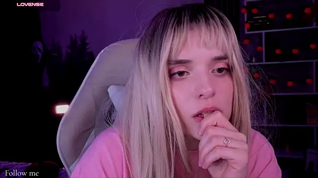 SashaMP4 live cam on StripChat
