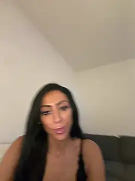 KinkyKirstiexx live cam on StripChat