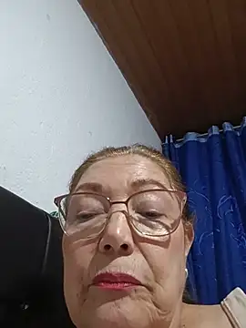 Vicky_Rosse live cam on StripChat
