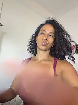 ThaliaGomex live cam on StripChat