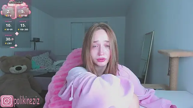 MoonDust live cam on StripChat