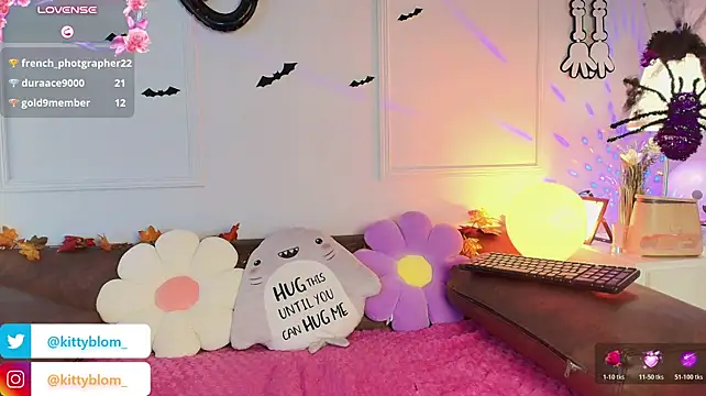 kittyblooms live cam on StripChat