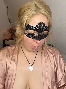 -CurvySecret- live cam on StripChat