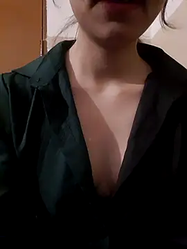Sweetberry2000 live cam on StripChat